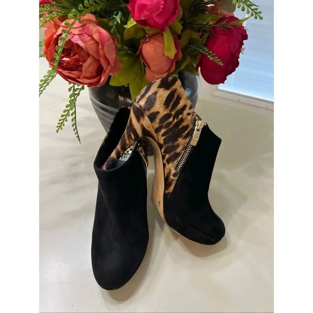 Vince CamutoβWomen's Suede Stiletto Heel Elvin Booties Black Tan Size 7M